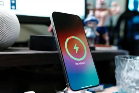 澧县苹果15换屏服务分享用什么充电器给iPhone15充电更好 